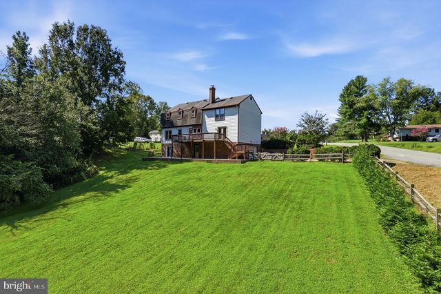 4 WALL, Fredericksburg, VA 22405