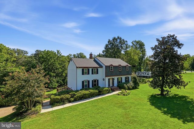 4 WALL, Fredericksburg, VA 22405