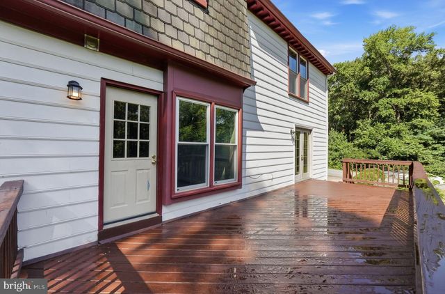 4 WALL, Fredericksburg, VA 22405
