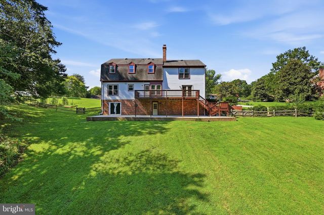 4 WALL, Fredericksburg, VA 22405