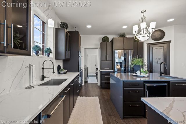 41245 Belvidere Street, Harrison Charter Township, MI 48045