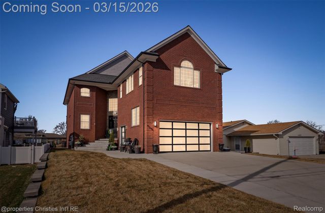 41245 Belvidere Street, Harrison Charter Township, MI 48045