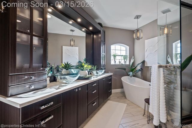 41245 Belvidere Street, Harrison Charter Township, MI 48045