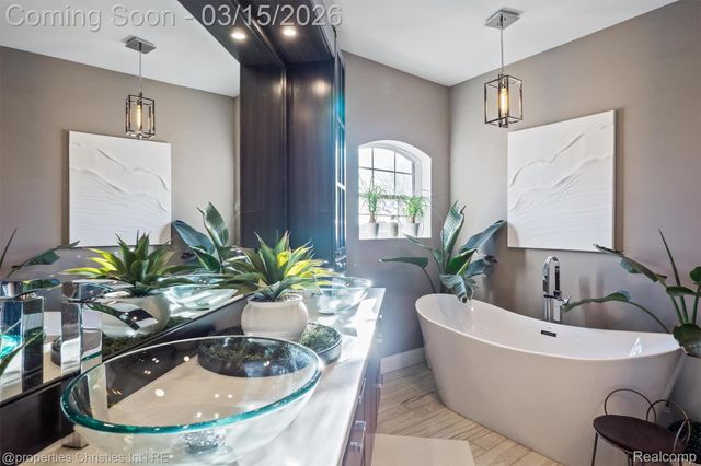 41245 Belvidere Street, Harrison Charter Township, MI 48045