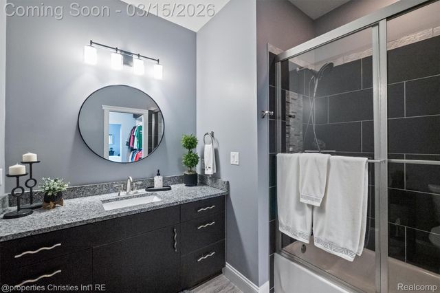 41245 Belvidere Street, Harrison Charter Township, MI 48045