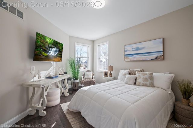 41245 Belvidere Street, Harrison Charter Township, MI 48045