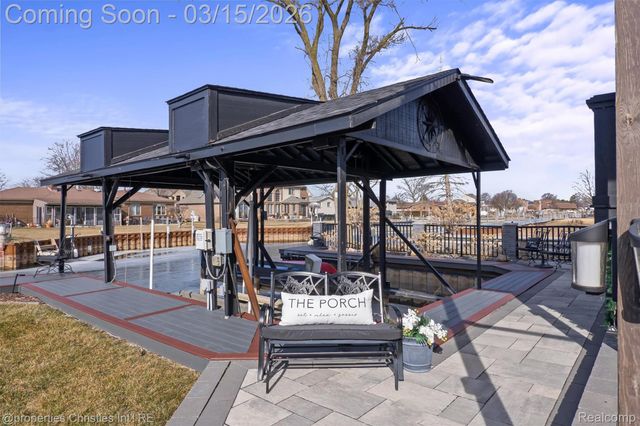 41245 Belvidere Street, Harrison Charter Township, MI 48045