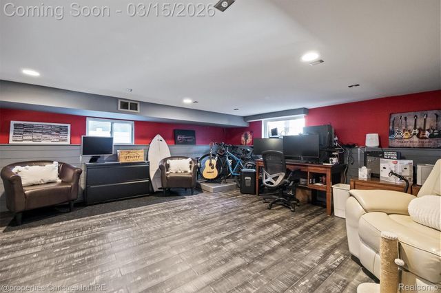 41245 Belvidere Street, Harrison Charter Township, MI 48045