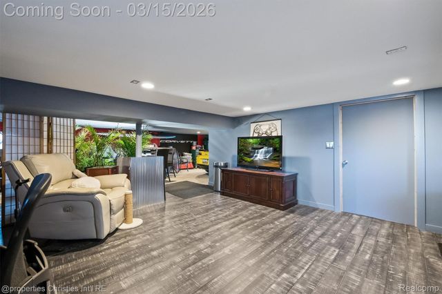 41245 Belvidere Street, Harrison Charter Township, MI 48045