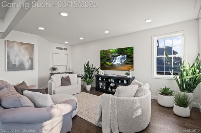 41245 Belvidere Street, Harrison Charter Township, MI 48045