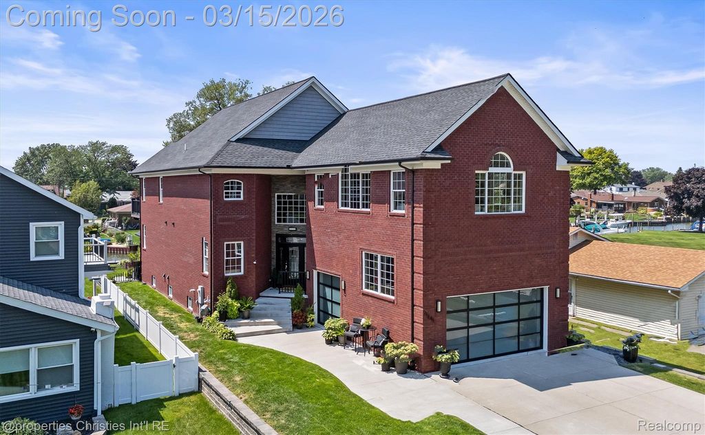 41245 Belvidere Street, Harrison Charter Township, MI 48045