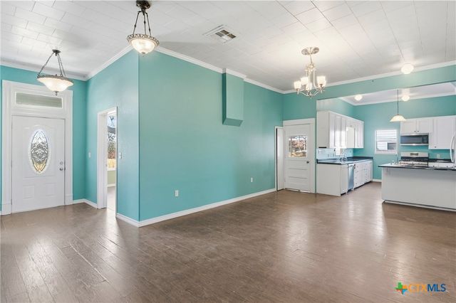 222 E Cedar Street, Seguin, TX 78155