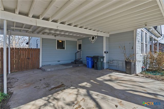 222 E Cedar Street, Seguin, TX 78155