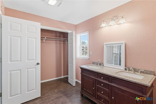 222 E Cedar Street, Seguin, TX 78155