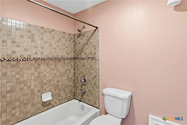 222 E Cedar Street, Seguin, TX 78155