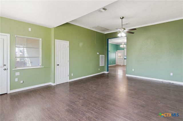 222 E Cedar Street, Seguin, TX 78155