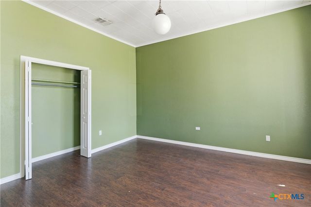 222 E Cedar Street, Seguin, TX 78155