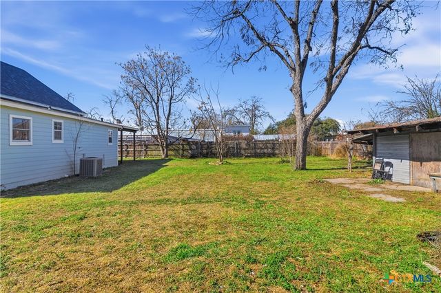 222 E Cedar Street, Seguin, TX 78155