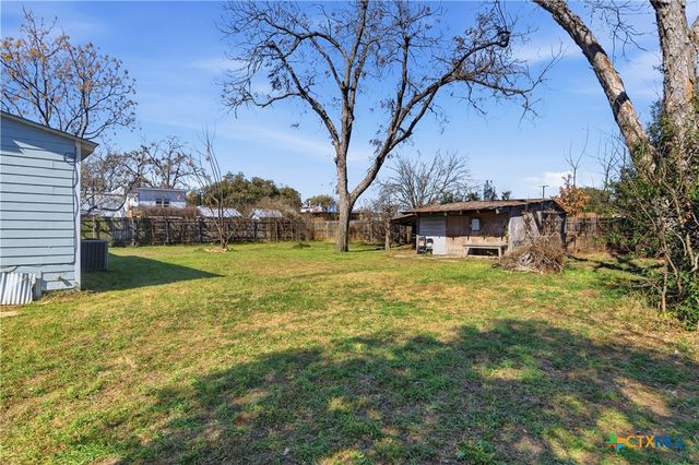 222 E Cedar Street, Seguin, TX 78155