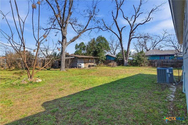 222 E Cedar Street, Seguin, TX 78155