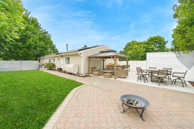 2 Michael Avenue, Bellport, NY 11713