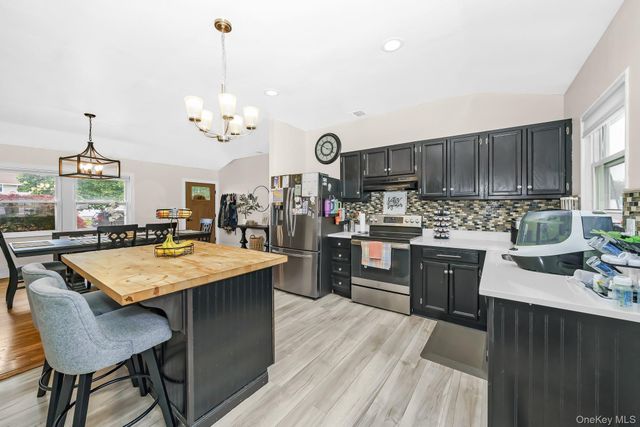2 Michael Avenue, Bellport, NY 11713