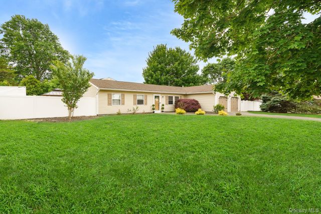 2 Michael Avenue, Bellport, NY 11713