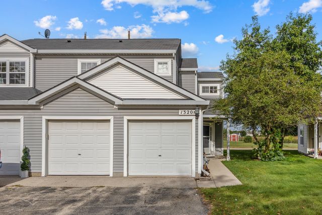 1320 Jenna Drive B, South Elgin, IL 60177