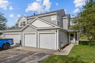 1320 Jenna Drive B, South Elgin, IL 60177