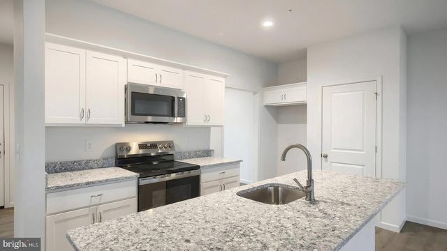 64 N CONIFER DR, Elizabethtown, PA 17022