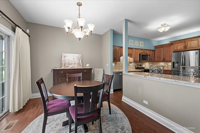 715 Riding Lane 715, St. Charles, IL 60174