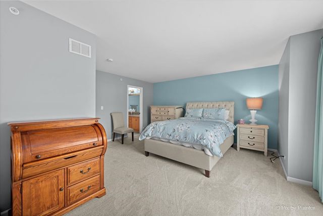 715 Riding Lane 715, St. Charles, IL 60174