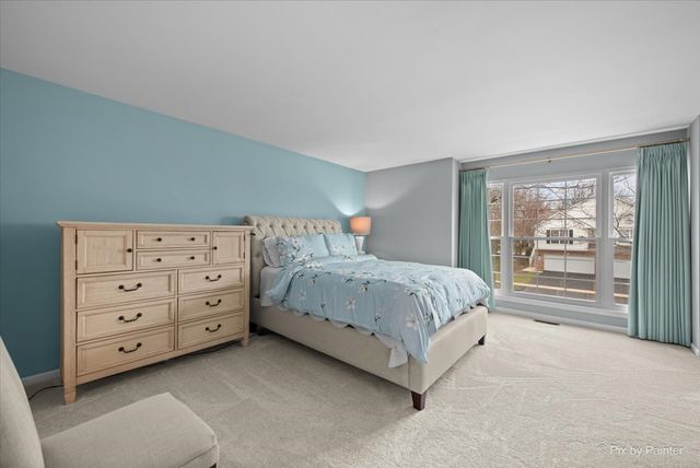 715 Riding Lane 715, St. Charles, IL 60174