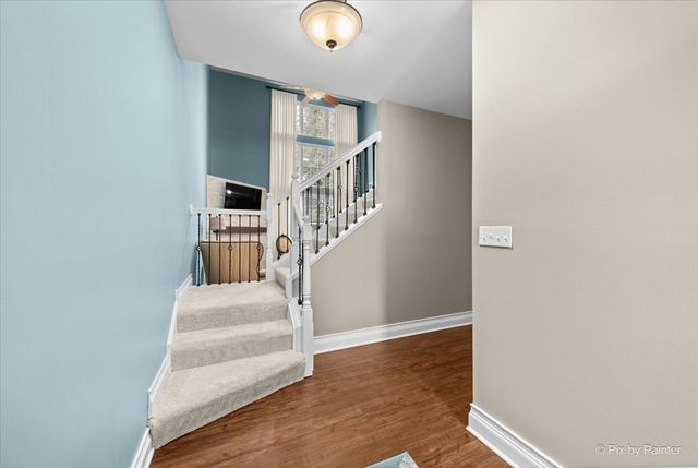 715 Riding Lane 715, St. Charles, IL 60174