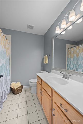 715 Riding Lane 715, St. Charles, IL 60174