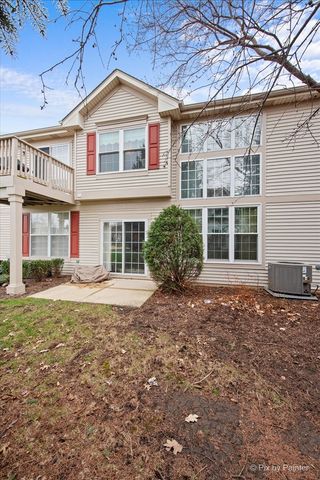 715 Riding Lane 715, St. Charles, IL 60174