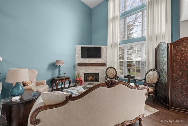 715 Riding Lane 715, St. Charles, IL 60174