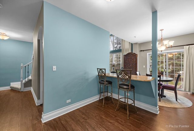 715 Riding Lane 715, St. Charles, IL 60174