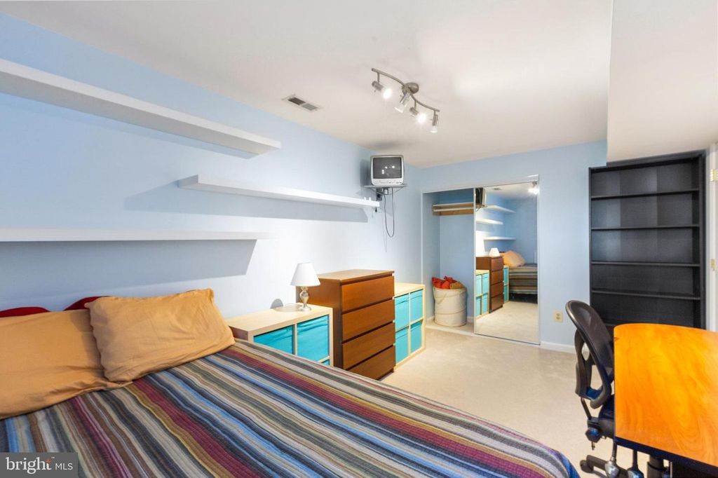 Image 10 of property listing at 6115 CANARY LN, St Leonard, MD 20685