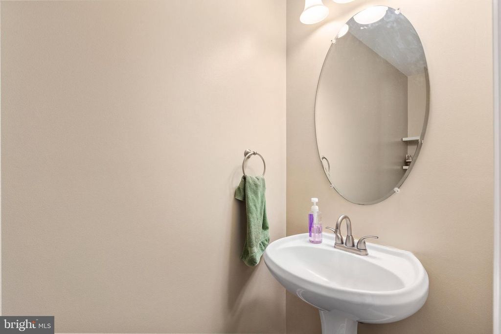 Image 12 of property listing at 6115 CANARY LN, St Leonard, MD 20685