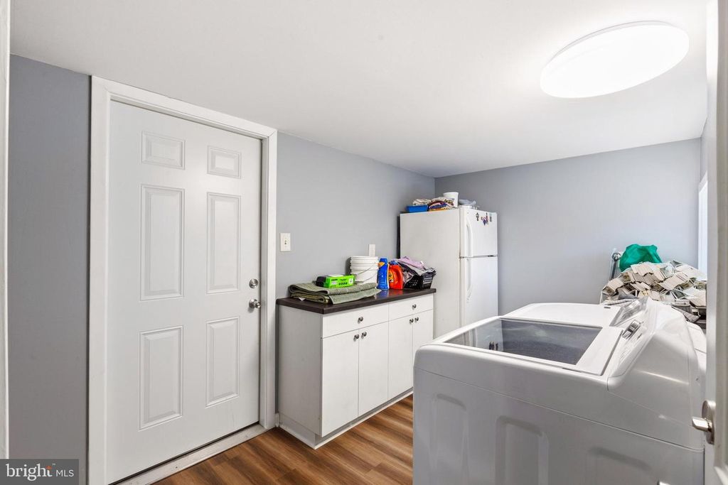 Image 14 of property listing at 6115 CANARY LN, St Leonard, MD 20685