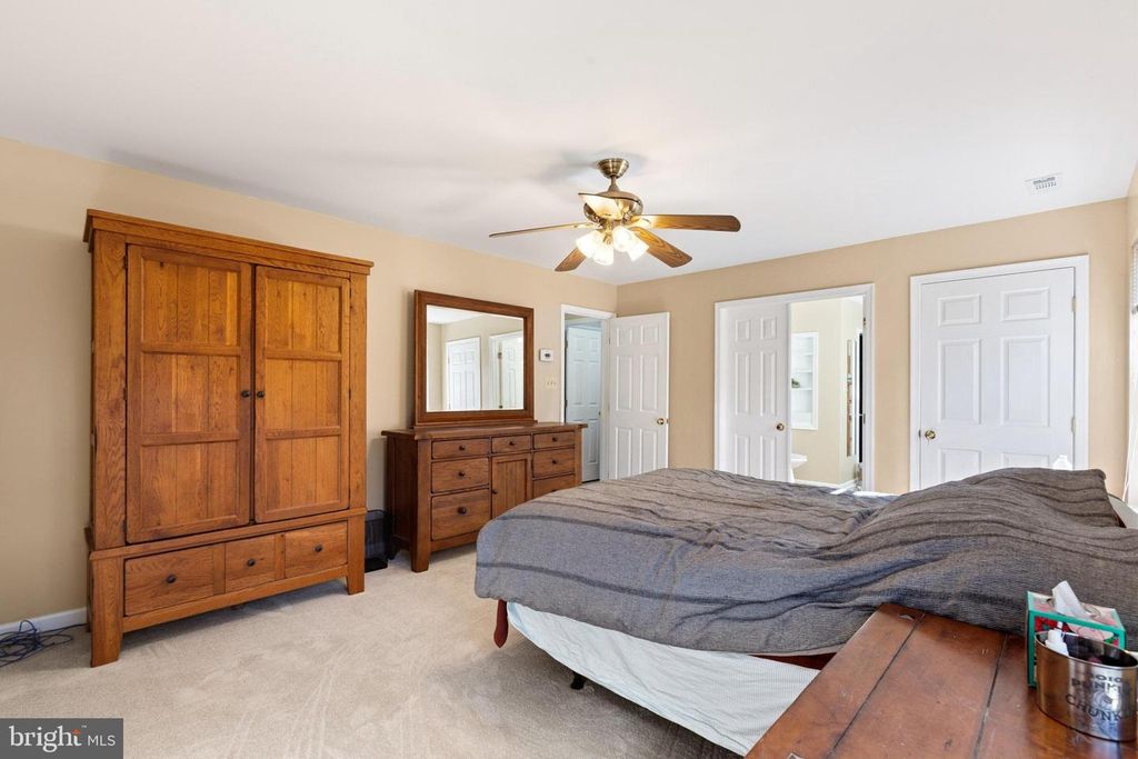 Image 18 of property listing at 6115 CANARY LN, St Leonard, MD 20685