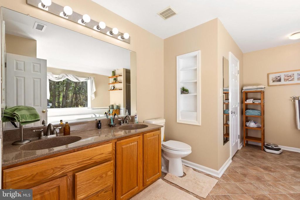 Image 19 of property listing at 6115 CANARY LN, St Leonard, MD 20685