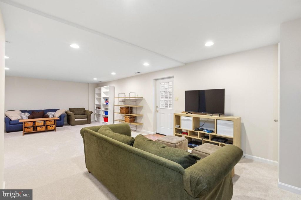 Image 26 of property listing at 6115 CANARY LN, St Leonard, MD 20685