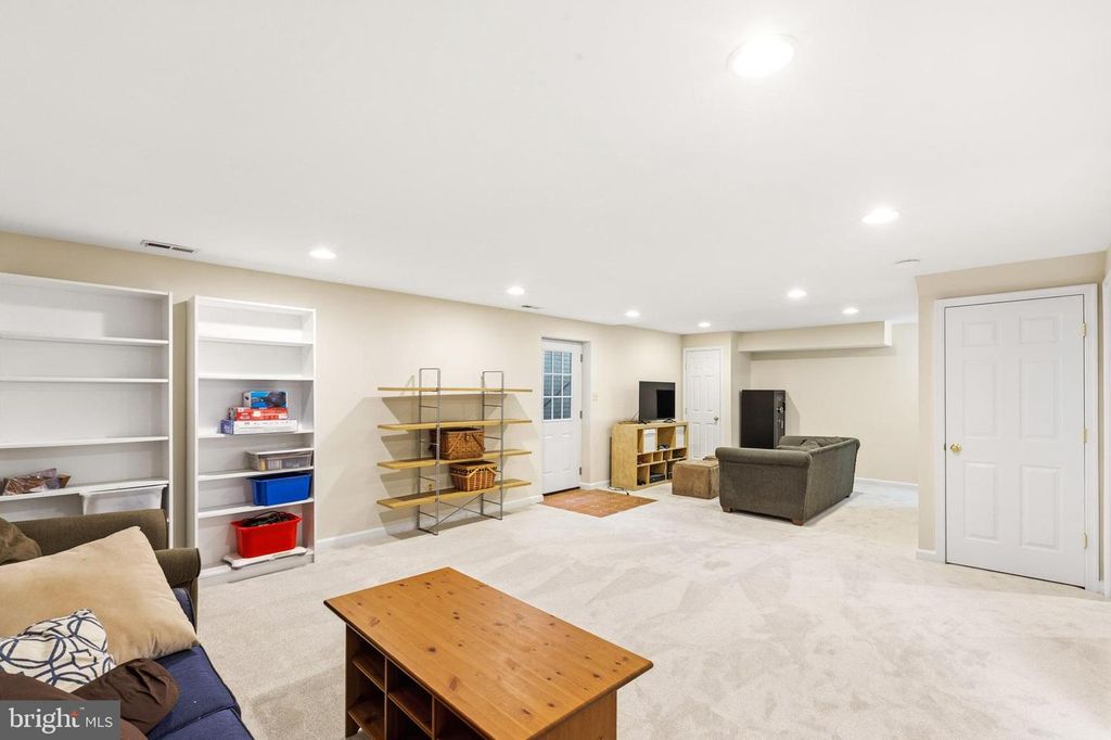 Image 27 of property listing at 6115 CANARY LN, St Leonard, MD 20685