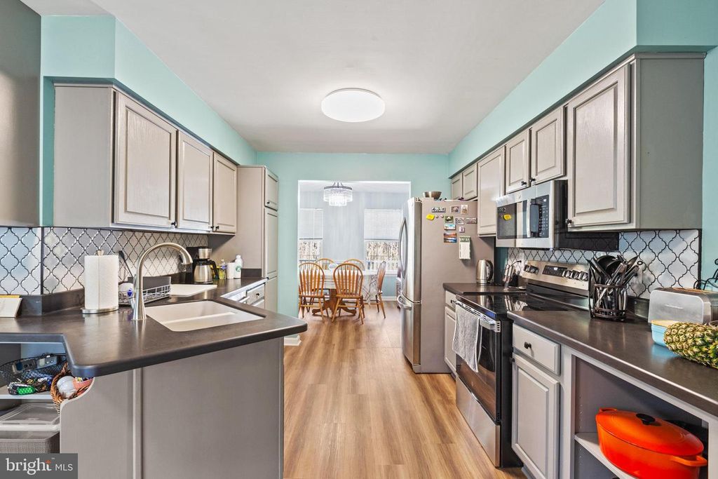 Image 8 of property listing at 6115 CANARY LN, St Leonard, MD 20685