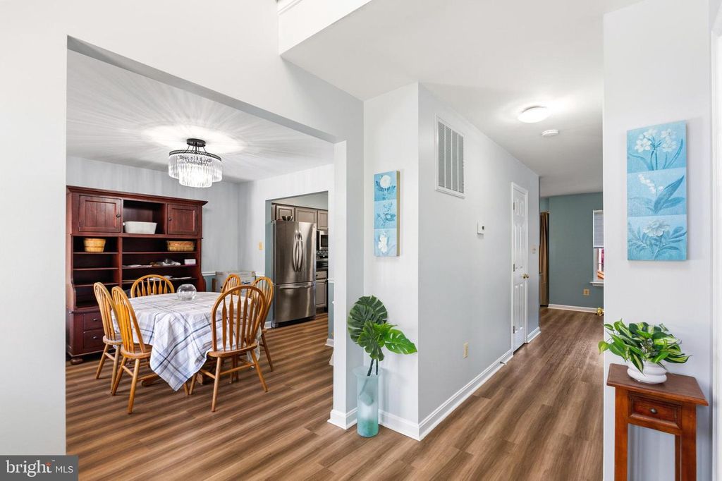 Image 9 of property listing at 6115 CANARY LN, St Leonard, MD 20685