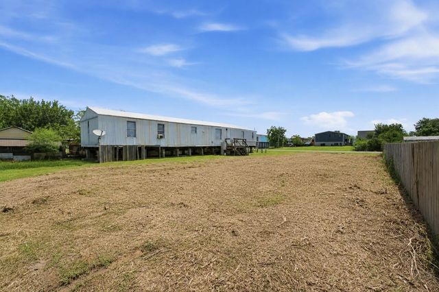 932 13th Street, Dickinson, TX 77539