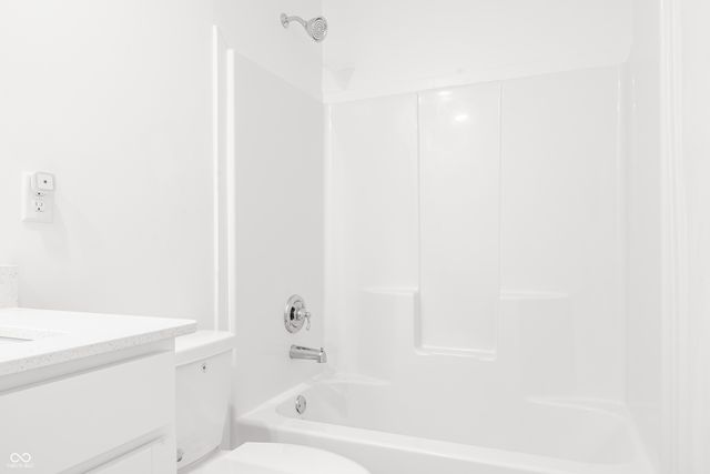 6831 Orchard Run Circle, Whitestown, IN 46075