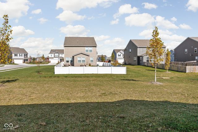 6831 Orchard Run Circle, Whitestown, IN 46075